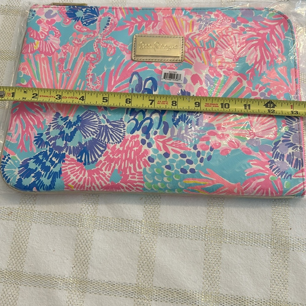 Lilly Pulitzer Splendor in the Sand Brand New  Tech Pouch - Picture 16 of 16